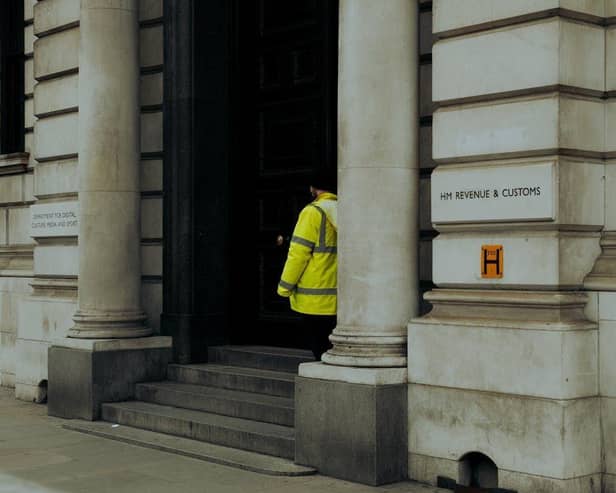 Should AI replace civil servants?