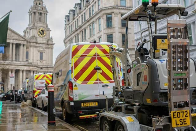 Takeuchi fully-electric diggers work in central London outside St. Paul’s Cathedral