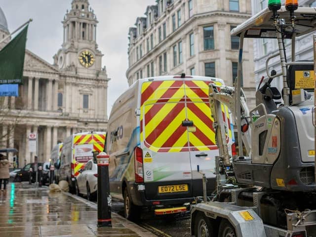 Takeuchi fully-electric diggers work in central London outside St. Paul’s Cathedral