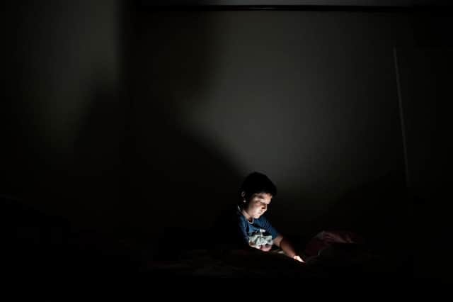 Child on a smartphone. (Photo: MARVIN RECINOS/AFP via Getty Images)