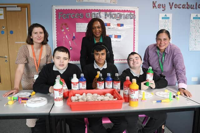 From left back row Miss O’Connor, Teacher, Susan Wilkinson, Bellway London, and Lucero Sofo.