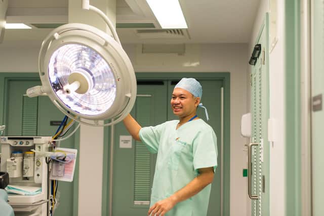 Optegra ophthalmic surgeon Mr Amir Hamid