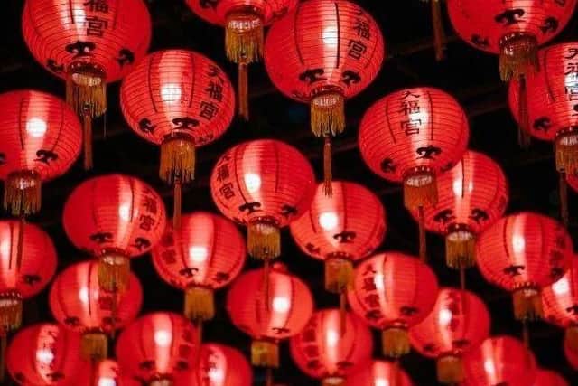 what happens at a chinese new year parade