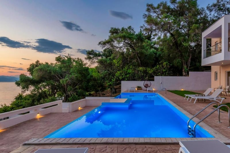 Villa Orizontas inhales the sweeping sea views from almost every lookout. From the suntrap terraces and shady alfresco dining area, the property has been designed to make the most of the azure seascape.
