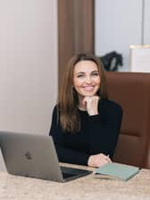 Julia Barnes, Director of Mayfair based, boutique commercial law firm,  Barnes Law discusses the importance of UK businesses opting for English as the governing law when drafting and signing international contracts.