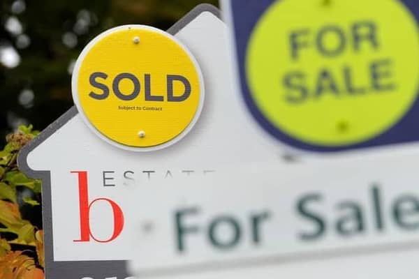 The annual rate of house price growth remained stable in March.