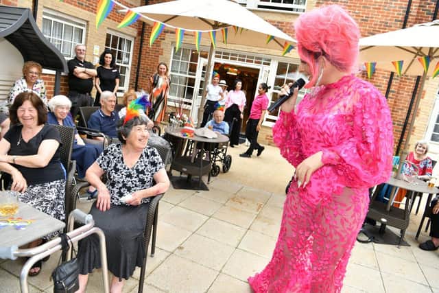 Sissy Lea delighted the residents at Elsyng House